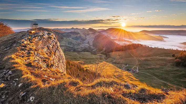 free desktop background showing a sunrise in the Swiss Jura Mountains near Vogelberg